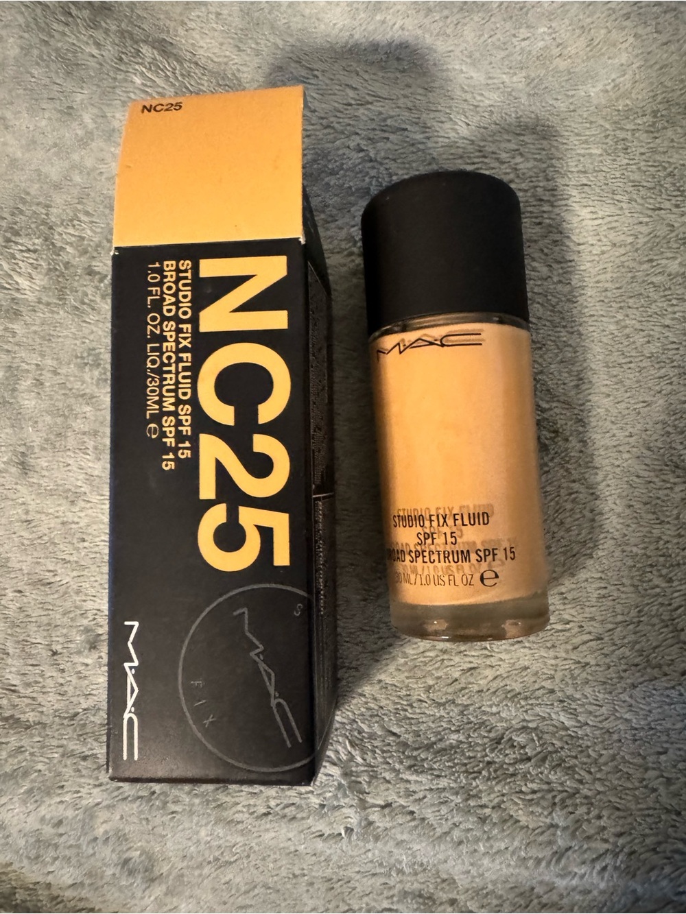 MAC Cosmetics Studio Fix Fluid SPF 15 Foundation NC25 - Beige